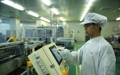 中国最大、全球第四液晶玻璃基板生产商,去年预计至少亏27亿元